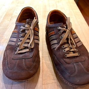 Cole Haan Men’s Size 9 suede sneaker with 4 stripes